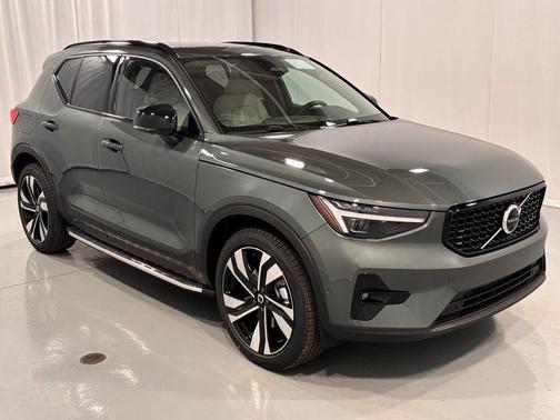 2026 Volvo XC40 B5 Ultra
