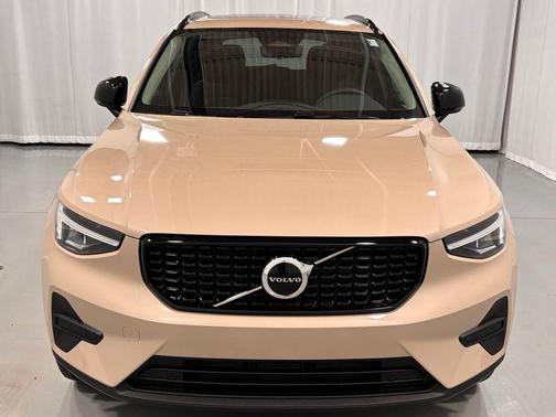 2026 Volvo XC40 B5 Core