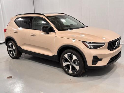 2026 Volvo XC40 B5 Core