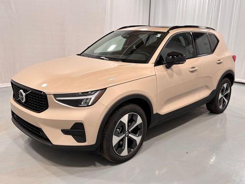 2026 Volvo XC40 B5 Core