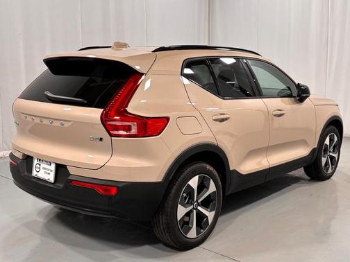 2026 Volvo XC40 B5 Core