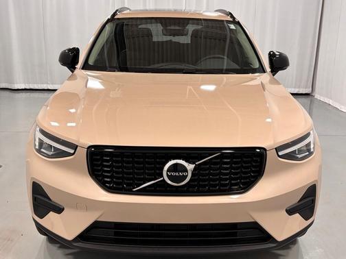 2026 Volvo XC40 B5 Core