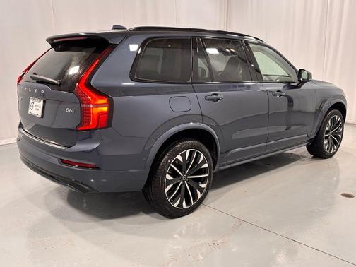 2026 Volvo XC90 B6 Ultra Dark Theme 7-Seater