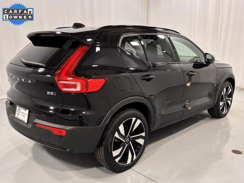 2025 Volvo XC40 B5 Plus Dark Theme