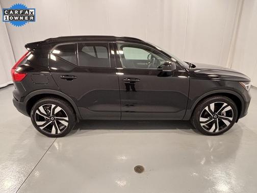 2025 Volvo XC40 B5 Plus Dark Theme