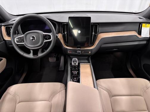 2026 Volvo XC60 B5 Plus