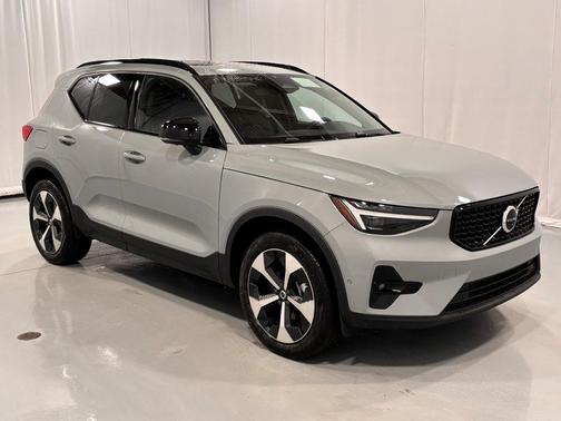 2026 Volvo XC40 B5 Plus