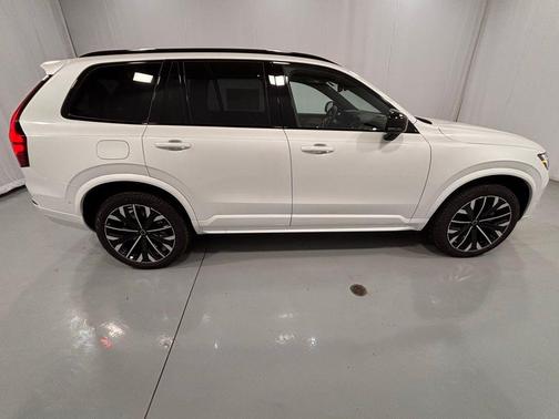 2026 Volvo XC90 B6 Ultra Dark Theme 7-Seater