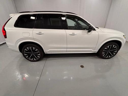 2026 Volvo XC90 B6 Ultra Dark Theme 7-Seater