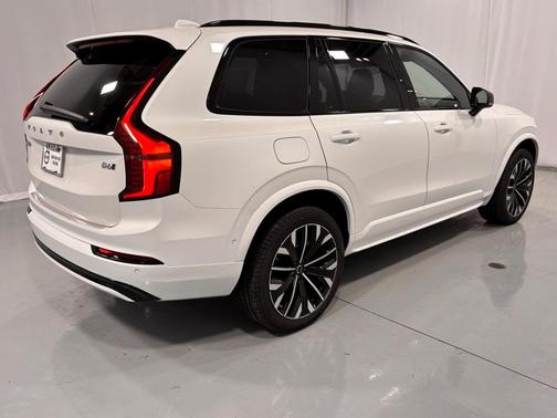 2026 Volvo XC90 B6 Ultra Dark Theme 7-Seater