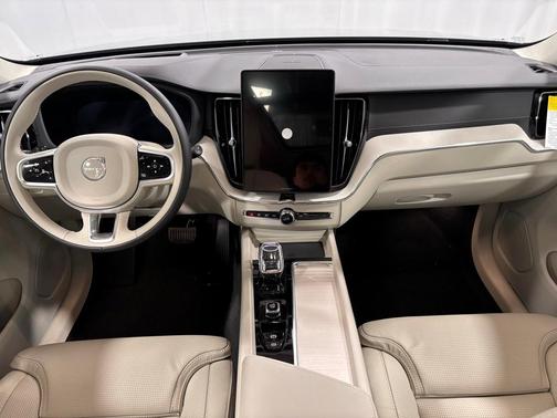 2026 Volvo XC60 B5 Ultra