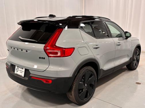 2026 Volvo XC40 B5 Ultra Black Edition