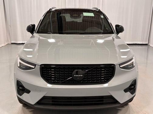2026 Volvo XC40 B5 Ultra Black Edition