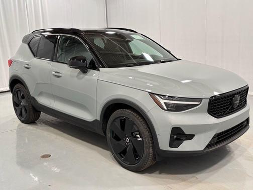 2026 Volvo XC40 B5 Ultra Black Edition