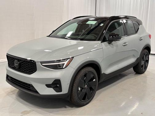 2026 Volvo XC40 B5 Ultra Black Edition