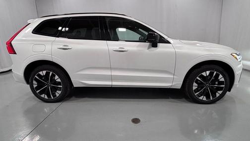 Crystal White 2026 Volvo XC60 B5 Plus