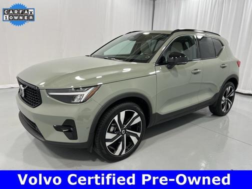 2024 Volvo XC40 B5 Plus Dark Theme