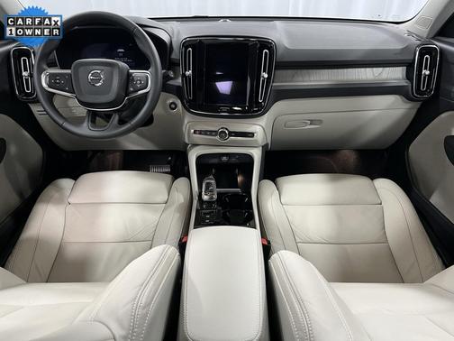 2024 Volvo XC40 B5 Plus Dark Theme