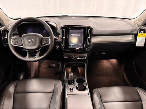 2026 Volvo XC40 B5 Core