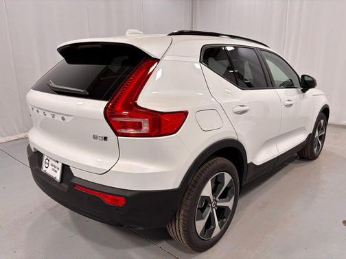 2026 Volvo XC40 B5 Core