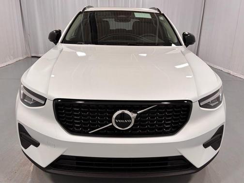 2026 Volvo XC40 B5 Core
