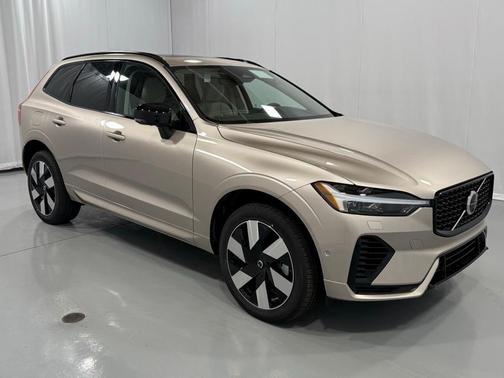 2025 Volvo XC60 Plug-In Hybrid T8 Plus