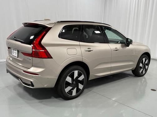 2025 Volvo XC60 Plug-In Hybrid T8 Plus