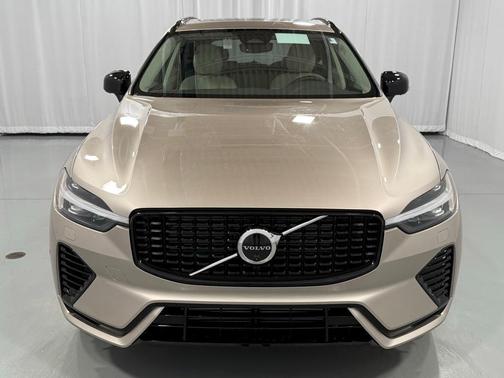 2025 Volvo XC60 Plug-In Hybrid T8 Plus