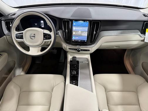 2025 Volvo XC60 Plug-In Hybrid T8 Plus