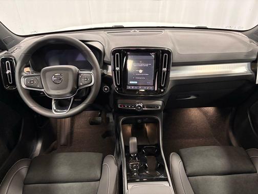 2026 Volvo XC40 B5 Ultra Black Edition