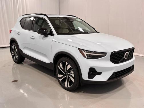 2026 Volvo XC40 B5 Ultra