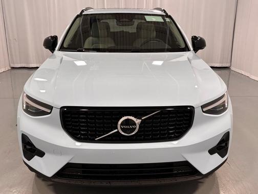2026 Volvo XC40 B5 Ultra