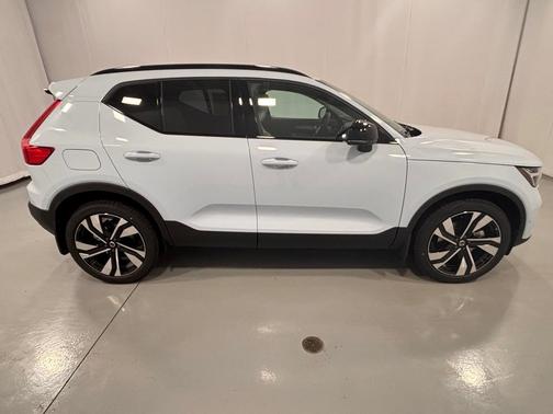 2026 Volvo XC40 B5 Ultra