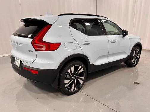2026 Volvo XC40 B5 Ultra