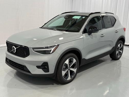 2026 Volvo XC40 B5 Plus