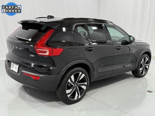 2024 Volvo XC40 B5 Plus Dark Theme