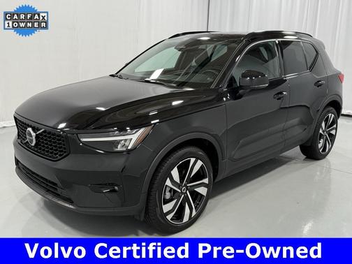 2024 Volvo XC40 B5 Plus Dark Theme