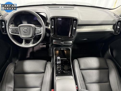 2024 Volvo XC40 B5 Plus Dark Theme