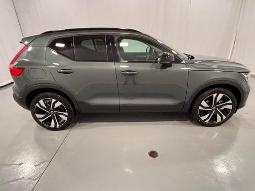2026 Volvo XC40 B5 Plus