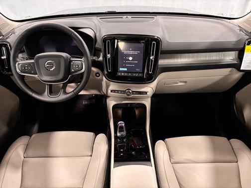 2026 Volvo XC40 B5 Plus