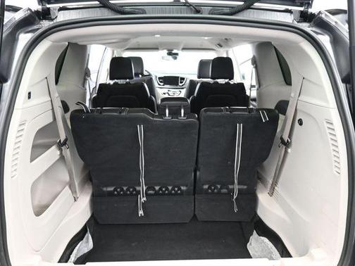 2023 Chrysler Pacifica Touring-L