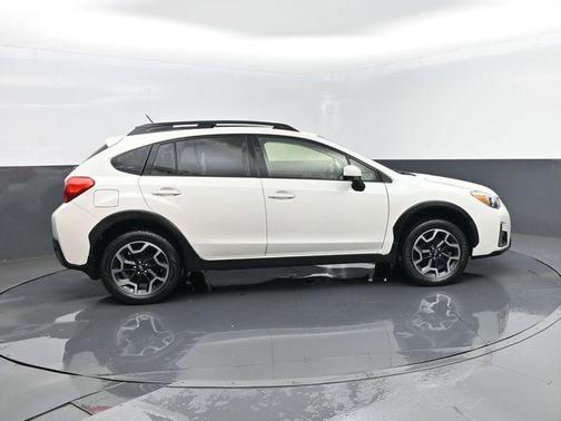 Crystal White Pearl 2016 Subaru Crosstrek 2.0i Premium