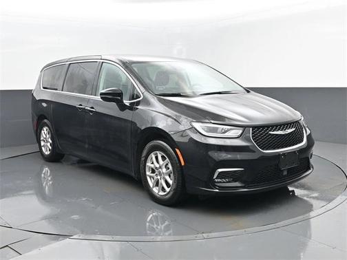 2023 Chrysler Pacifica Touring-L