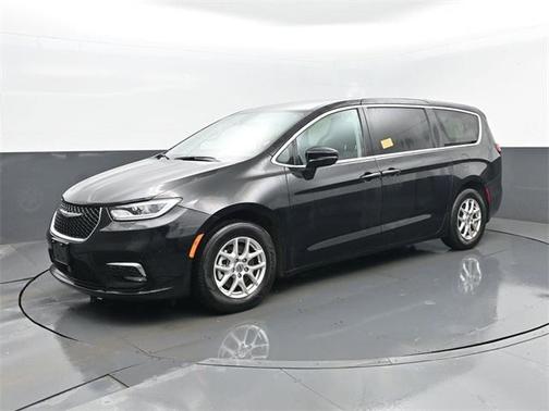 2023 Chrysler Pacifica Touring-L