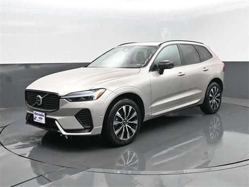 2023 Volvo XC60 B5 Plus Dark Theme