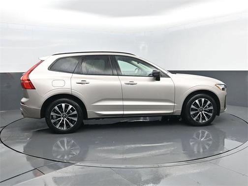 2023 Volvo XC60 B5 Plus Dark Theme