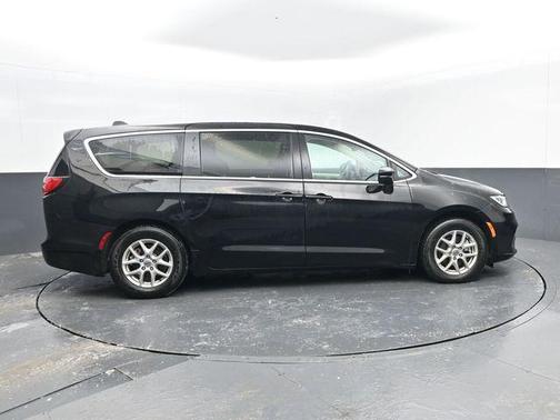 2024 Chrysler Pacifica Touring-L
