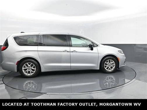 2024 Chrysler Pacifica Touring-L