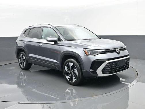 Platinum Gray Metallic 2025 Volkswagen Taos 1.5T SE