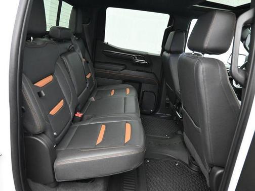 Summit White 2024 GMC Sierra 1500 AT4